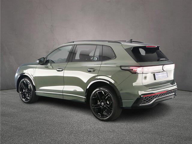 Volkswagen TIGUAN R-Line Edition 1.5 TSI eHybrid 272pk DSG Automaat Trekhaak, Black Style, Panoramadak, Navigatie, Adaptive cruise control, 360 camera, LED matrix koplampen