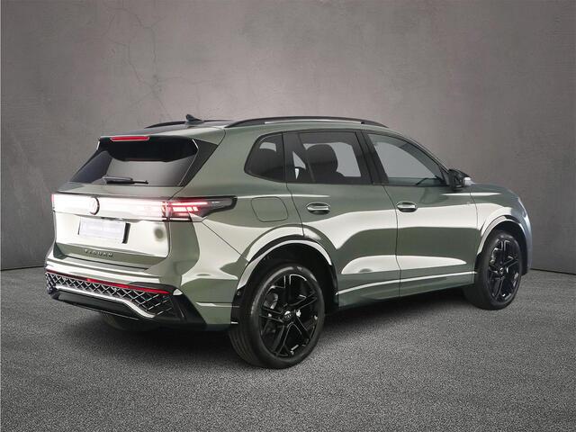Volkswagen TIGUAN R-Line Edition 1.5 TSI eHybrid 272pk DSG Automaat Trekhaak, Black Style, Panoramadak, Navigatie, Adaptive cruise control, 360 camera, LED matrix koplampen