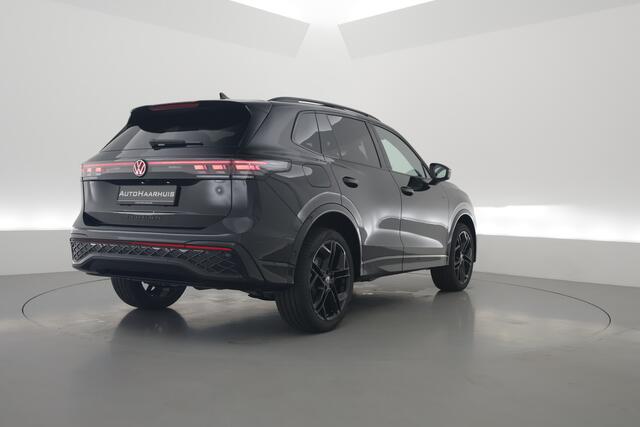 Volkswagen TIGUAN 1.5 eHybrid R-Line Black Style 272pk | Pano | Massage | Adapt. Cruise | Elek. Trekhaak | IQ. Light | Camera | Keyless