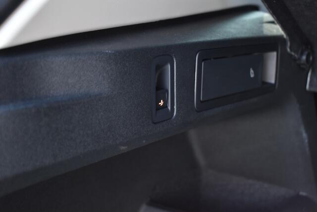 Volkswagen TIGUAN 1.5 eTSI LIFE TREKHAAK | CAMERA | STUUR VERW.