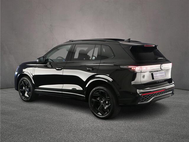 Volkswagen TIGUAN R-Line Edition 1.5 TSI eHybrid 272pk DSG Automaat Trekhaak, Panoramadak, Adaptive cruise control, Black Style, Achteruitrijcamera, Elektrische achterklep
