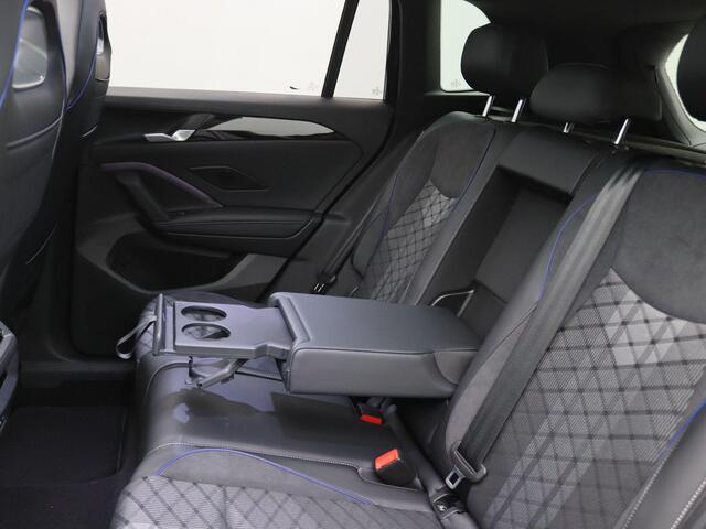 Volkswagen TIGUAN 1.5 eHybrid R-Line Edition 272PK DSG black style, matrix led, trekhaak, panoramadak, 360gr. camera, keyless, stuur-stoelverwarming, adaptive cruise, side assist, 20" lichtmetaal