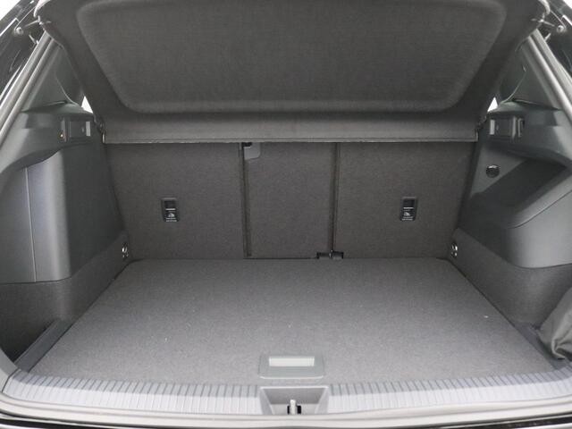 Volkswagen TIGUAN 1.5 eHybrid R-Line Edition 272PK DSG black style, matrix led, trekhaak, panoramadak, 360gr. camera, keyless, stuur-stoelverwarming, adaptive cruise, side assist, 20" lichtmetaal