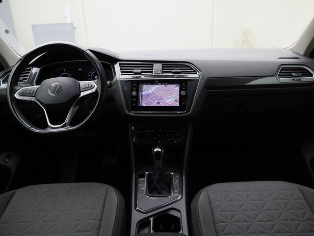 Volkswagen TIGUAN 1.4 TSIeHybrid 180kW/245PK Life DSG · Navigatie · Apple Car Play · Parkeersensoren