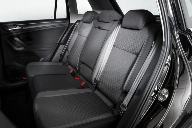Volkswagen TIGUAN 1.5 TSI ACT Comfortline 150 PK - Automaat | Adapt. Cruise | Stoelverwarming | PDC | NAV | ECC | Elek. Trekhaak | LM 18" |