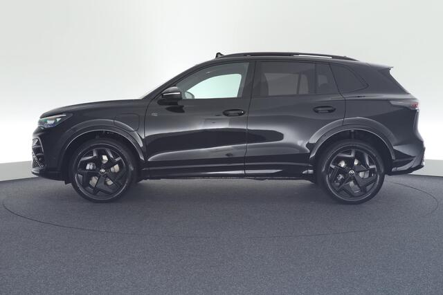 Volkswagen TIGUAN 1.5 272pk eHybrid R-Line Edition Black Style Trekhaak Camera Panoramadak Stoelverwarming Massage Carplay