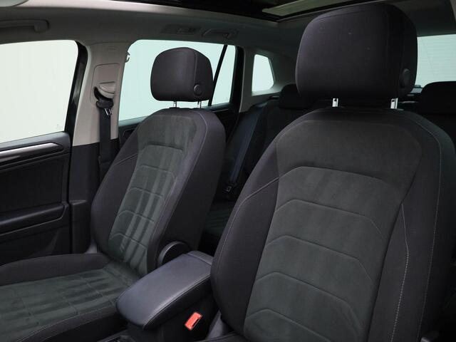 Volkswagen TIGUAN 1.4 TSIeHybrid 180kW/245PK Elegance DSG · Panoramadak · Camera + Parkeersensoren · Navigatie