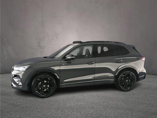 Volkswagen TIGUAN R-Line Edition 1.5 eTSI 150pk DSG Automaat Trekhaak, Panoramadak, Harman Kardon audio, Black Style, Navigatie, Adaptive cruise control, Achteruitrijcamera