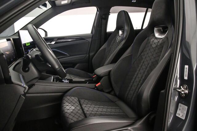 Volkswagen TIGUAN R-Line Edition 1.5 eTSI 150pk DSG Automaat Trekhaak, Panoramadak, Harman Kardon audio, Black Style, Navigatie, Adaptive cruise control, Achteruitrijcamera