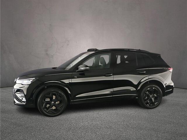 Volkswagen TIGUAN R-Line Edition 1.5 TSI eHybrid 272pk DSG Automaat Trekhaak, Black Style, Panoramadak, Adaptive cruise control, LED koplampen, Achteruitrijcamera