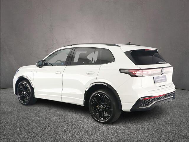 Volkswagen TIGUAN R-Line Business 1.5 TSI eHybrid 272pk DSG Automaat Trekhaak, LED matrix koplampen, Black Style, Adaptive cruise control, 360 camera, Elektrische achterklep