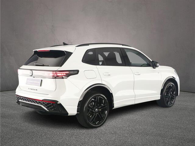 Volkswagen TIGUAN R-Line Business 1.5 TSI eHybrid 272pk DSG Automaat Trekhaak, LED matrix koplampen, Black Style, Adaptive cruise control, 360 camera, Elektrische achterklep
