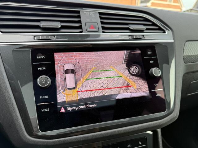 Volkswagen TIGUAN 1.5 TSI Automaat R-Line Black Style Panodak 20 Inch