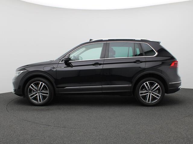 Volkswagen TIGUAN 1.4 TSI eHybrid Elegance 245PK DSG Pano-Schuifdak, Volleder, Memorystoel, 360gr. Camera, Side Assist, Keyless, DCC, Adaptieve Cruise Controle, Trekhaak, 19" LM Velgen