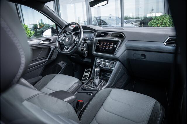 Volkswagen TIGUAN 2.0 TSI 4Motion Highline Business - R Line | Panorama | Elek. Trekhaak | ACC | Stoelverwarming