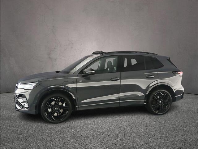 Volkswagen TIGUAN R-Line Business 1.5 TSI eHybrid 204pk DSG Automaat Trekhaak, Black Style, Panoramadak, Adaptive cruise control, LED matrix koplampen, 360 camera