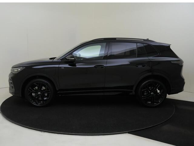 Volkswagen TIGUAN R-Line Edition - eHybrid | 'App-Connect' draadloze smartphone integratie | Automatische afstandsregeling (Adaptive Cruise Control) | Black Style Pakket