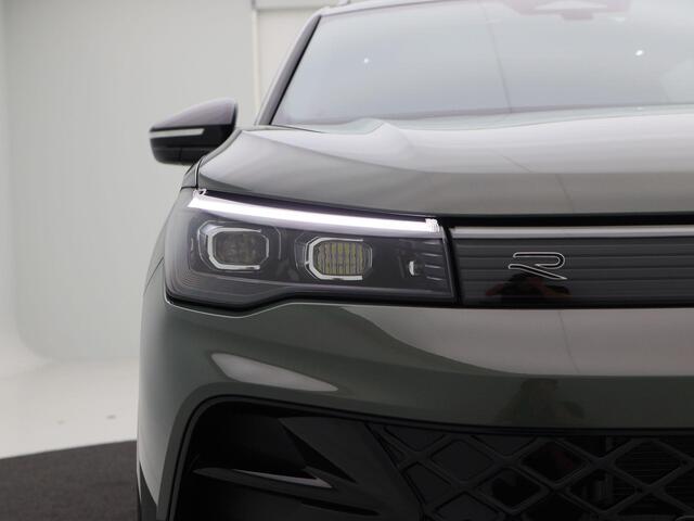 Volkswagen TIGUAN 1.5 eHybrid R-Line Edition 204 PK | Trekhaak | Panoramadak | Adaptieve Cruise Control | Stoel & Stuur Verwarming | Black Style |