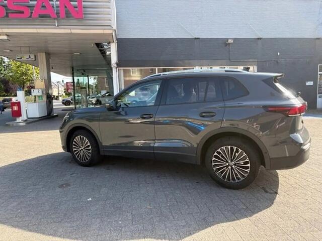 Volkswagen TIGUAN 1.5 eTSI Life Edition | Automaat | Stoelverwarming | Digital Cockpit | Navigatie | Achteruitrijcamera | IQ-Light LED Matrix |