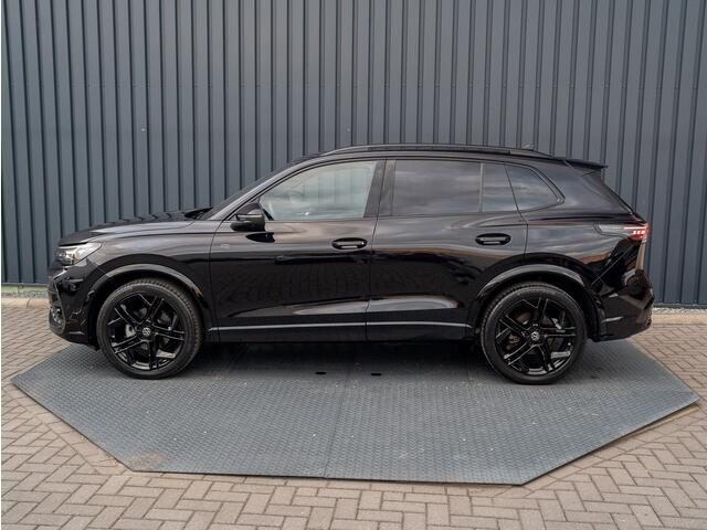 Volkswagen TIGUAN 1.5 eTSI R-Line Edition | 360 Camera | Harman/ Kardon | Trekhaak | Panodak | IQ Light | Head Up | Prijs Rijklaar!!