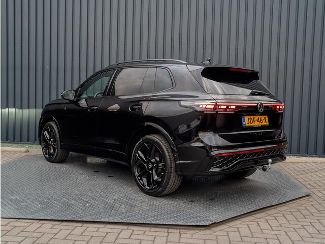 Volkswagen TIGUAN 1.5 eTSI R-Line Edition | 360 Camera | Harman/ Kardon | Trekhaak | Panodak | IQ Light | Head Up | Prijs Rijklaar!!