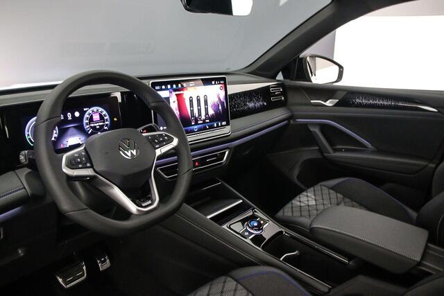 Volkswagen TIGUAN R-Line Edition 1.5 TSI eHybrid 272pk DSG Automaat Trekhaak, Black Style, Panoramadak, Adaptive cruise control, Elektriche achterklep, Achteruitrijcamera