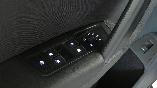 Volkswagen TIGUAN 1.5 TSI Life | Ergo seats | Trekhaak | 1e eigenaar