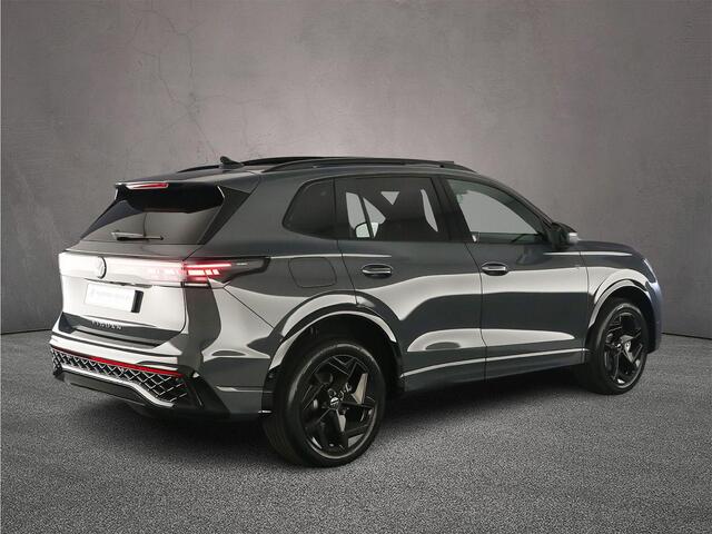 Volkswagen TIGUAN R-Line Edition 1.5 TSI eHybrid 272pk DSG Automaat Trekhaak, Panoramadak, Black Style, Elektrische achterklep, Adaptive cruise control, Achteruitrijcamera