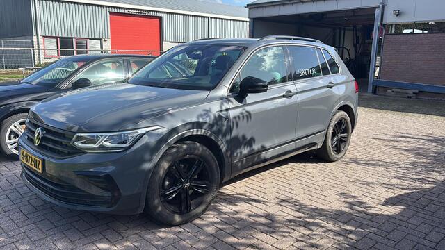 Volkswagen TIGUAN 1.5 TSI Elegance Urban Sport | HUD| Led| Panoramadak| Stoelverw.| Harman Kardon| Trekhaak| Keyless