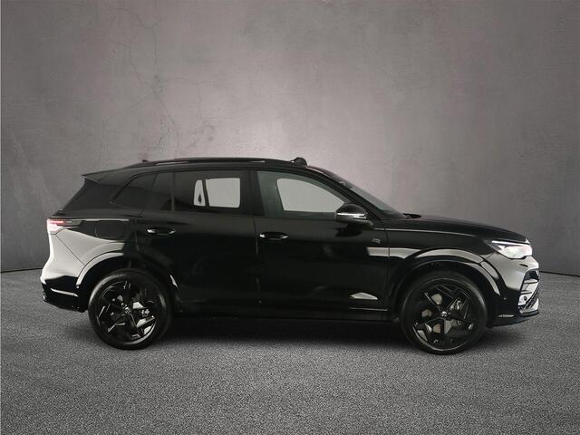 Volkswagen TIGUAN R-Line Edition 1.5 TSI eHybrid 272pk DSG Automaat Trekhaak, Black Style, Panoramadak, Adaptive cruise control, Elektrische achterklep