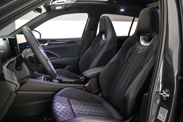 Volkswagen TIGUAN R-Line Edition 1.5 TSI eHybrid 272pk DSG Automaat Trekhaak, Panoramadak, Adaptive cruise control, Achteruitrijcamera, Navigatie, Elektrische achterklep