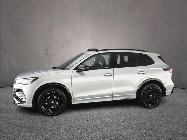 Volkswagen TIGUAN R-Line Edition 1.5 eTSI 150pk DSG Automaat Trekhaak, Panoramadak, Black Style, 360 camera, Adaptive cruise control, Achteruitrijcamera, Elektrische achterklep