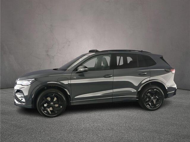 Volkswagen TIGUAN R-Line Edition 1.5 TSI eHybrid 272pk DSG Automaat Trekhaak, Panoramadak, Black Style, Adaptive cruise control, Elektrische achterklep