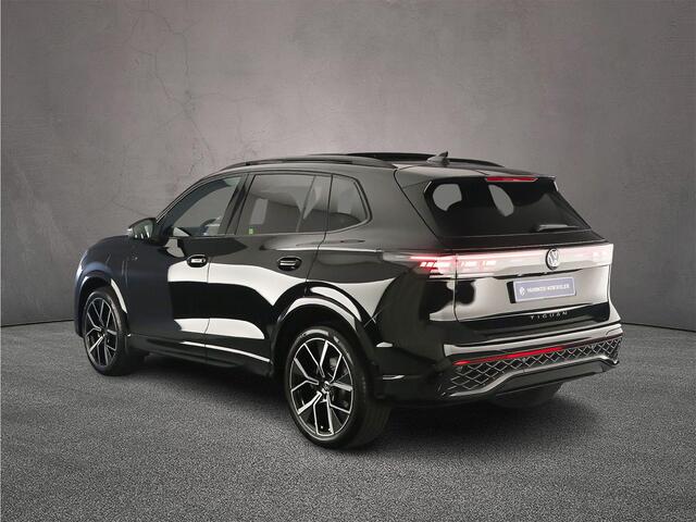 Volkswagen TIGUAN R-Line Edition 1.5 TSI eHybrid 272pk DSG Automaat Black Style, Trekhaak, Panoramadak, Adaptive cruise control, Achteruitrijcamera, Elektrische achterklep