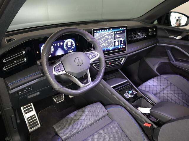 Volkswagen TIGUAN 1.5 eHybrid R-Line Edition 272 PK PHEV | Verlengde garantie | Panorama dak | Trekhaak | Black Style | Matrix koplampen | Assistance pakket plus |