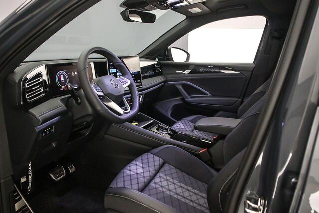 Volkswagen TIGUAN R-Line Edition 1.5 TSI eHybrid 272pk DSG Automaat Trekhaak, Panoramadak, Adaptive cruise control, Achteruitrijcamera, Navigatie, Elektrische achterklep