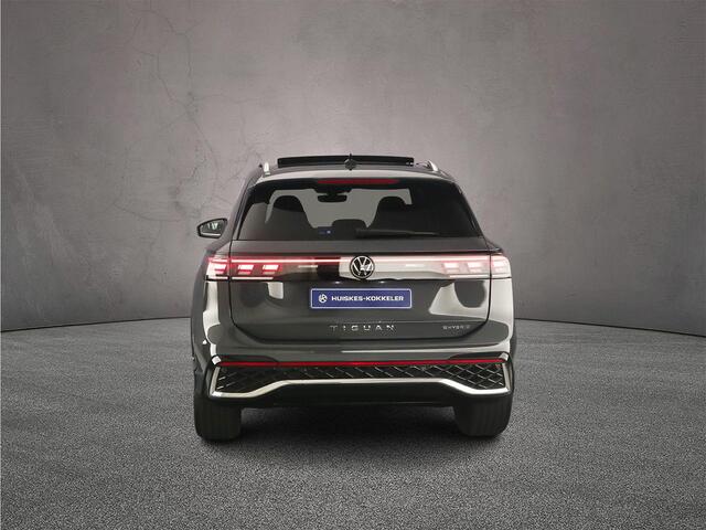 Volkswagen TIGUAN R-Line Edition 1.5 TSI eHybrid 272pk DSG Automaat Trekhaak, Panoramadak, Adaptive cruise control, Achteruitrijcamera, Navigatie, Elektrische achterklep