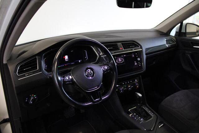 Volkswagen TIGUAN 1.5 TSI ACT Comfortline Panoramadak - Trekhaak - LED
