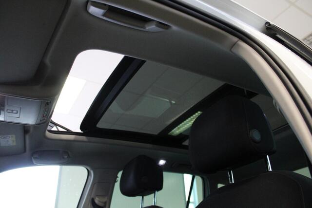 Volkswagen TIGUAN 1.5 TSI ACT Comfortline Panoramadak - Trekhaak - LED