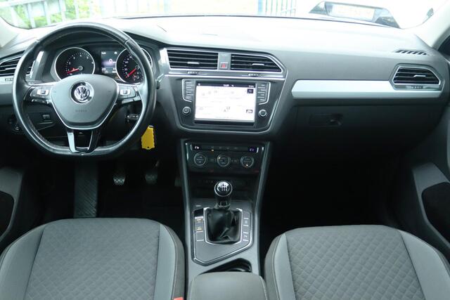 Volkswagen TIGUAN 1.4 TSI CONNECTED SERIES | TREKHAAK | CARPLAY | CRUISE | CLIMATE | PRIVACY | PDC