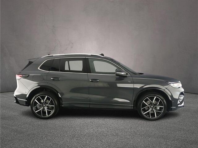 Volkswagen TIGUAN R-Line Edition 1.5 TSI eHybrid 272pk DSG Automaat, Trekhaak, Panoramadak, Adaptive cruise control, Achteruitrijcamera, Elektrische achterklep