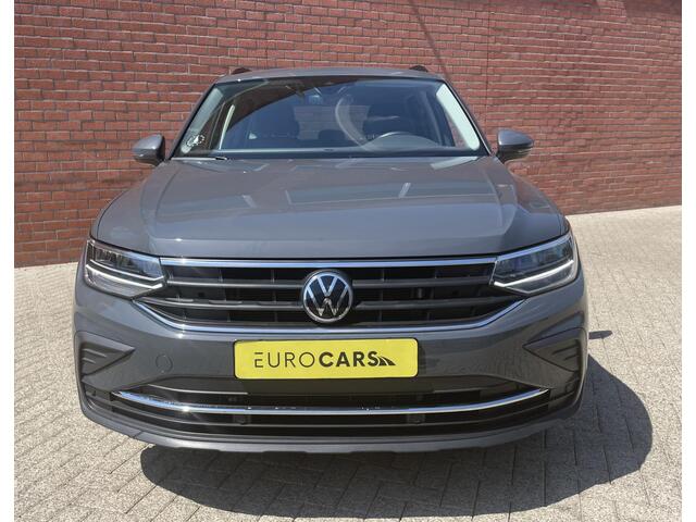 Volkswagen TIGUAN 1.5 TSI DSG 150pk Life | Navigatie | Apple Carplay/Android Auto | Parkeersensoren | Adaptive cruise Control | Wegklapbare Trekhaak | Stoel- en stuurverwarming | Ledverlichting | Getinte ramen | Climate Control