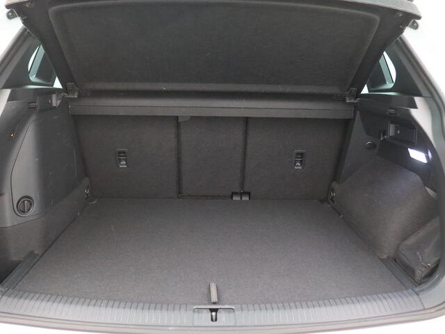 Volkswagen TIGUAN 1.4 TSI eHybrid R-Line Business+ 245PK DSG Trekhaak, Achteruitrijcamera, Keyless, Navi, Clima, Elektr. Achterklep, 19" LM Velgen, Adaptieve Cruise Control