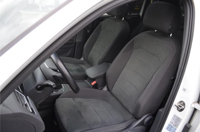 Volkswagen TIGUAN 1.5 TSI ACT Highline Business R-line Pano | Parelmoer wit | Virtual cockpit | Carplay | 20'' LMV zwart | LED koplampen | Stoelverarming | Alcantara