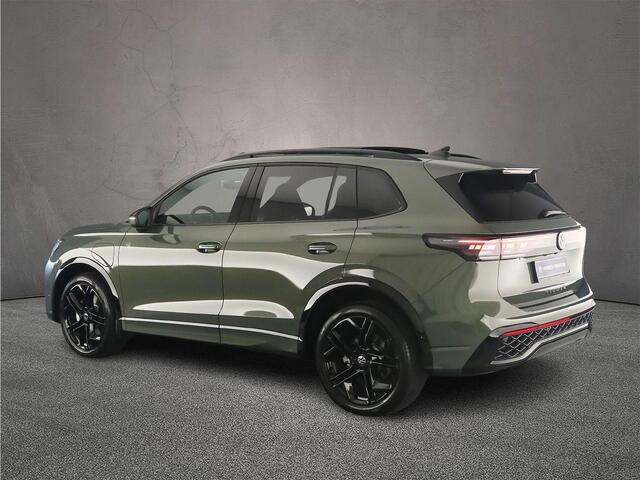 Volkswagen TIGUAN 1.5 eHybrid R-Line Edition 272pk DSG Automaat, Panoramadak, Trekhaak, Stoelverwarming, Black style, Adaptive cruise control, Elektrische achterklep, Led matrix