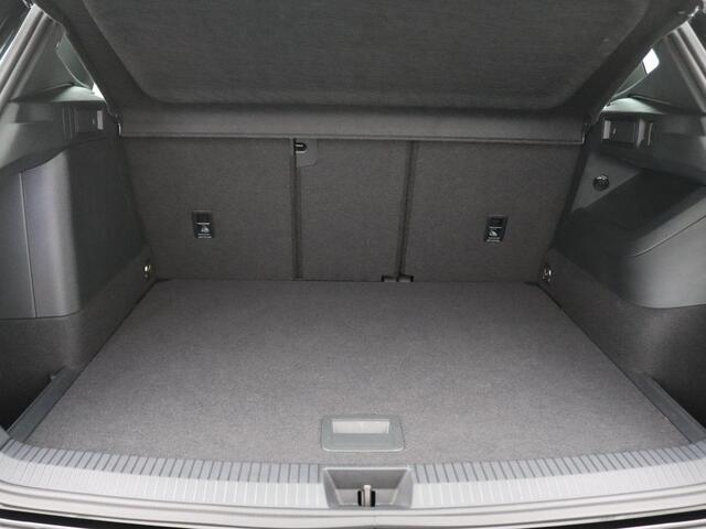 Volkswagen TIGUAN 1.5 eHybrid R-Line Edition 272PK DSG Trekhaak, Lederen bekleding, Massage, Ventilatiestoelen, Panoramadak, York 20" LMV, Navigatie, Adaptive Cruise Control, Assistentiepakket