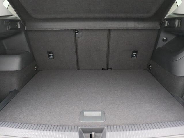 Volkswagen TIGUAN 1.5 eTSI Life Edition 150PK DSG Trekhaak, Matrix-LED, Keyless, Side Assist, Elektr. Achterklep, Alarm, Adaptieve Cruise Controle, Stoel-Stuurverwarming, Side Assist, Keyless, 17" LM Velgen