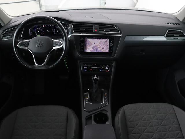 Volkswagen TIGUAN 1.4 TSI eHybrid R-Line Business | Panoramadak | Trekhaak | Stoelverwarming | head-up display | Carplay | Cruise Control Adaptief | LMV 17 |