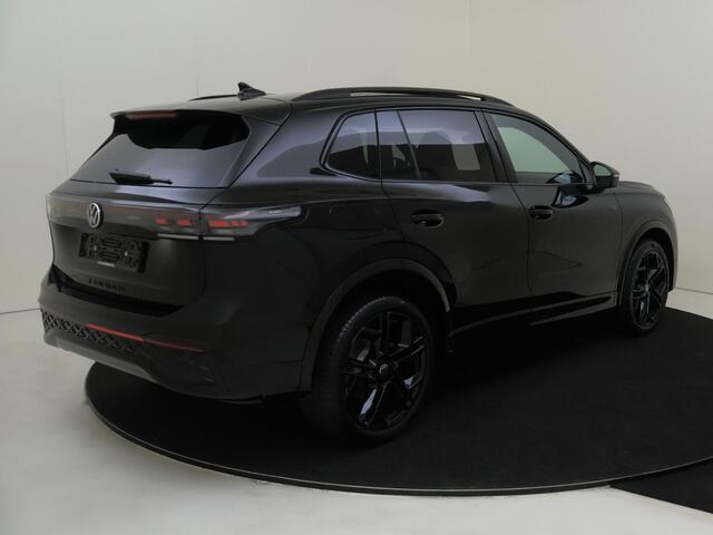 Volkswagen TIGUAN R-Line Edition - eHybrid | 'App-Connect' draadloze smartphone integratie | Automatische afstandsregeling (Adaptive Cruise Control) | Black Style Pakket