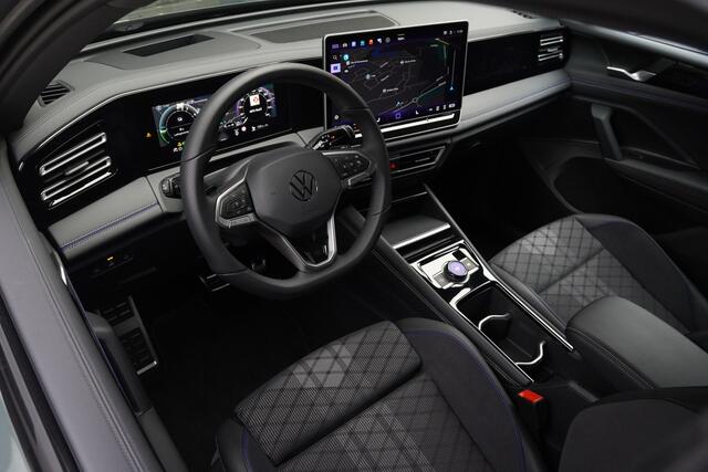 Volkswagen TIGUAN 1.5eHybrid/272pk R-Line Blackstyle|2024|Trekhaak|PDC+360Camera+Assist|Matrix|HarmanKardon|Navi|Head-up|Cruise+ACC|Blindspot|Sportstoelen+Massage